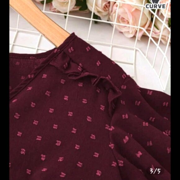 NWT Shein Lune Burgundy V-Neck Jacquard Ruffle‎ SS Loose Fit Casual Blouse 3X - Picture 3 of 3